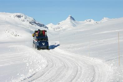 Tagestour nach Eidsbugarden mit Schneemobilen