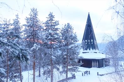Tingnes kirke i snø