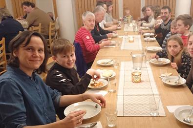 Torsdagsmiddag i kirkekjelleren