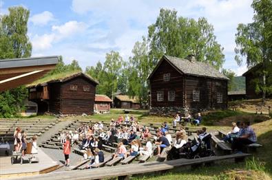 Sang, felespilling og andre revestreker på Valdres Folkemuseum