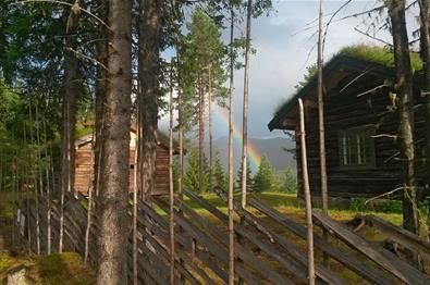 Regnbue over Skrukkefyllhaugen