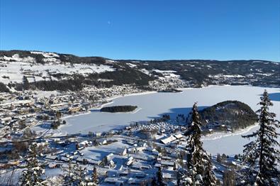 Utsikt over Fagernes og Fagernes Camping på vinteren