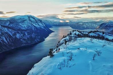 Snowshoeing with Bulder og Brak Opplevingar in Årdal