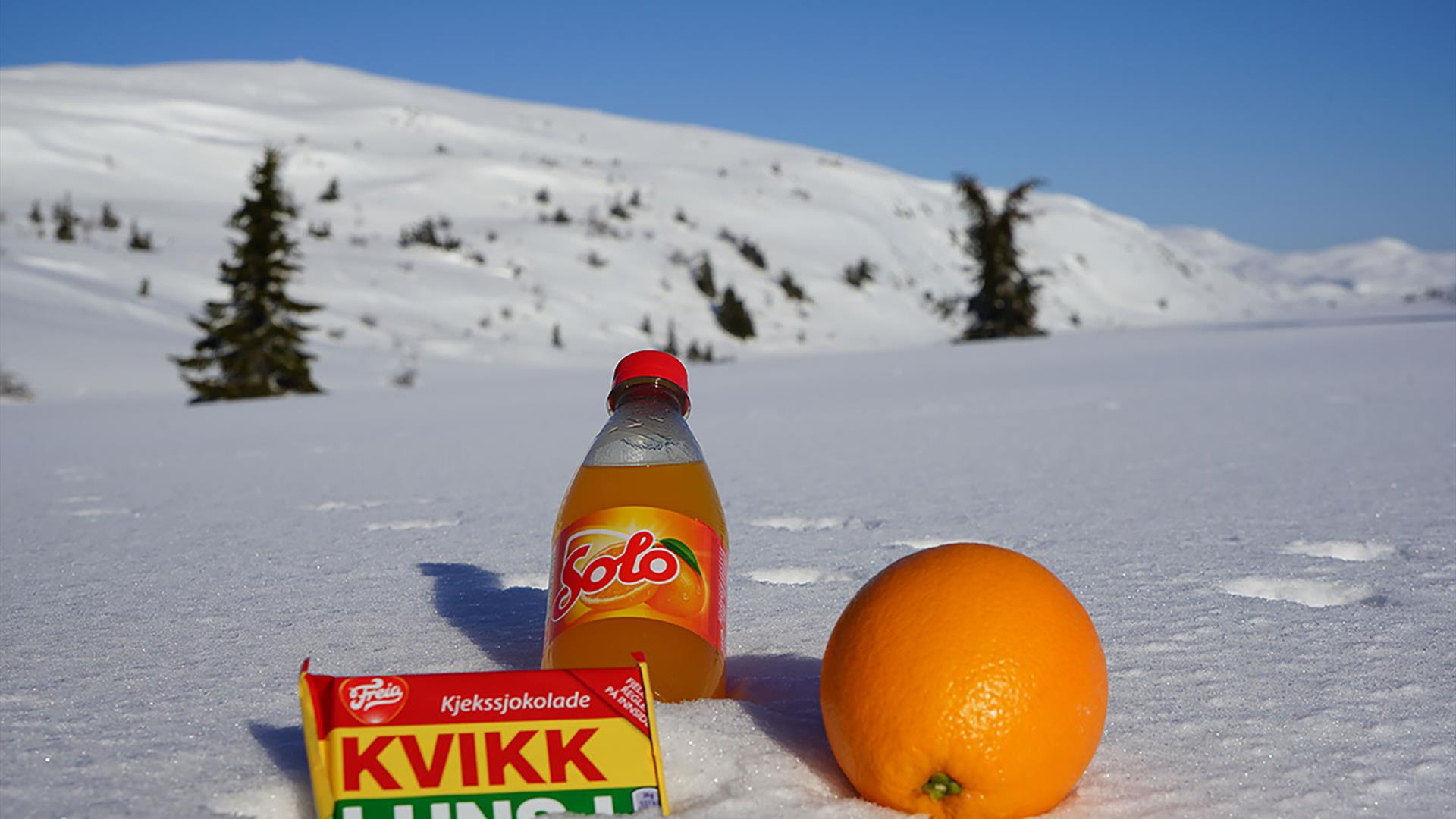 Kvikk Lunsj, Solo og appelsin på Jomfruslettfjellet en flott vinterdag.