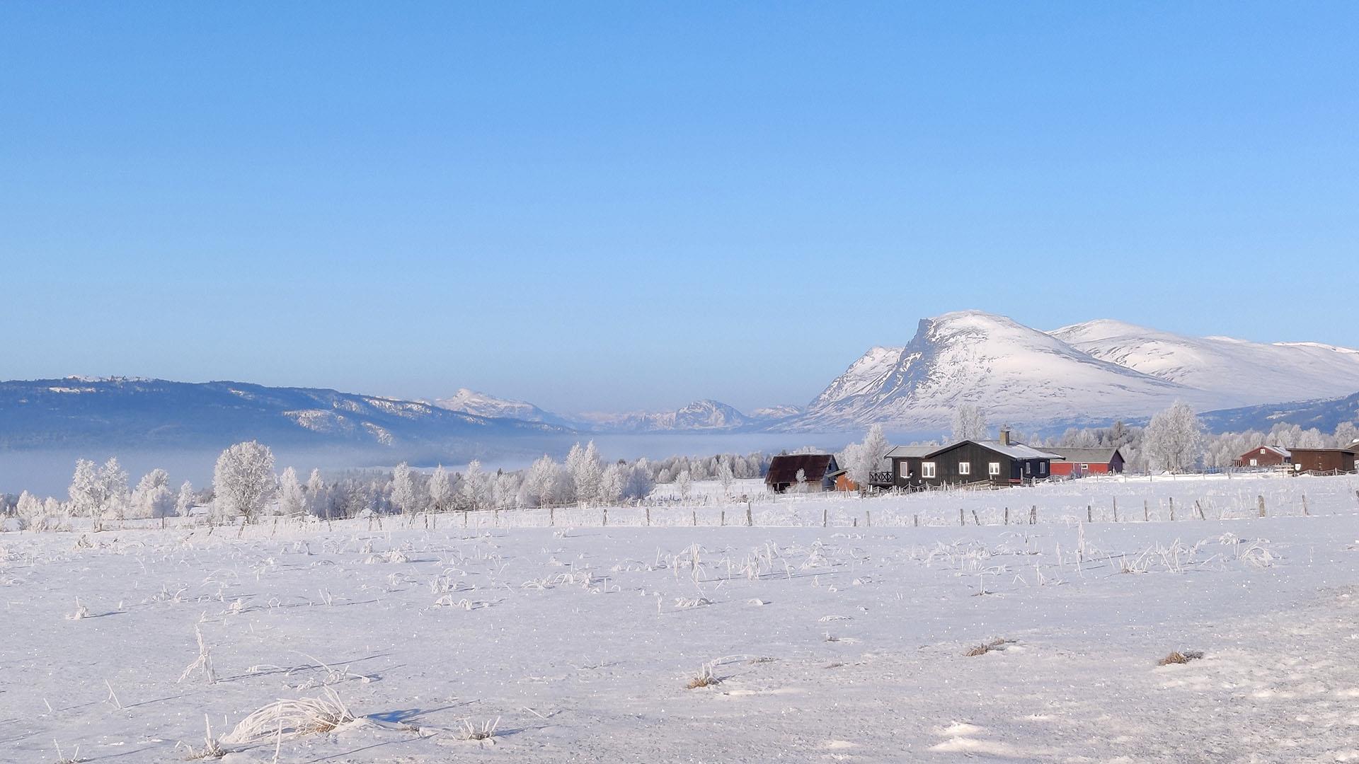 åpent stølslandskap om vinteren