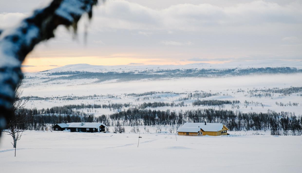 Haldorbu fra skiløypa. Utsikt mot Valdresfjella.