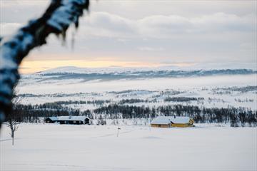 Haldorbu fra skiløypa. Utsikt mot Valdresfjella.