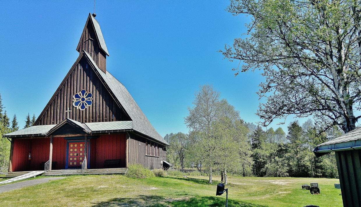 Tisleidalen kirke om våren Tisleidalen kirke om våren