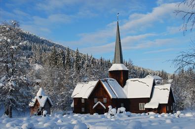 Bruflat Kyrkje i vinterdrakt