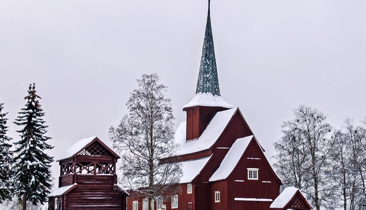 Hegge stavkyrkje i vinterdrakt