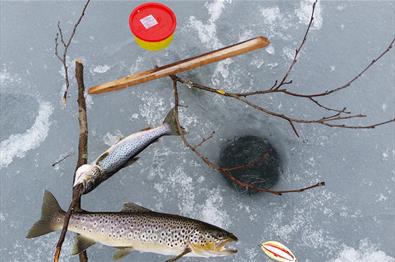 Ice fishing at Vaset