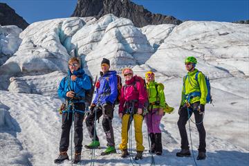 Guided and joined mountain tours with Peakbook