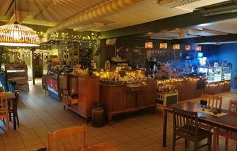 Bilde fra innsiden av Tid Kafe & Landhandel