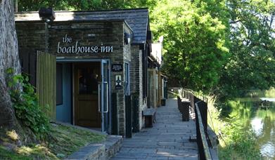 Boathouse Inn Entry