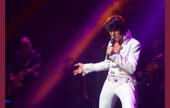 A picture of Elvis tribute act Lee "Memphis" King, dressed as Elvis