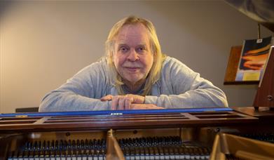 A picture of musician Rick Wakeman