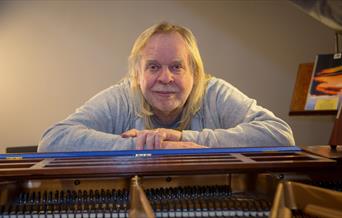 A picture of musician Rick Wakeman
