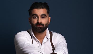 A picture of comedian Tez Ilyas