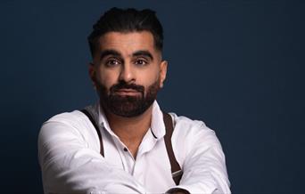 A picture of comedian Tez Ilyas