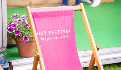 Hay Festival - browsing the books