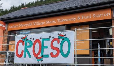 Dafarn Newydd: Village Stores, Takeaway & Fuel Station