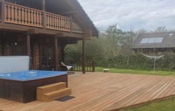 Dwr Y Felin Log Cabins