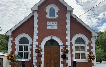 Front entrance to Capel Cartref