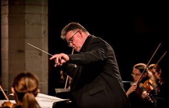 Presteigne Festival Orchestra with George Vass (conductor)