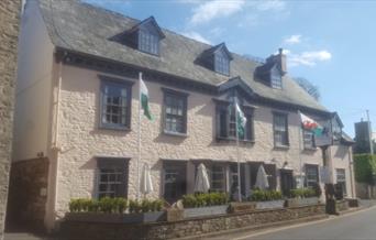 Dragon Inn, Crickhowell