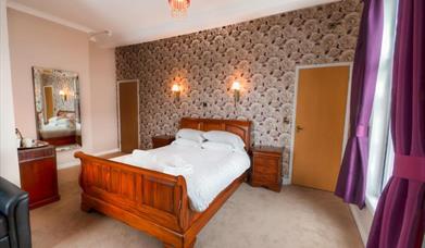 Rooms at Elephant and Castle Hotel
