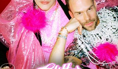 Harm & Hegseth presenterer: Glitter, K** og Sang