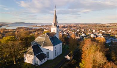 Vang Kirke dronebilde