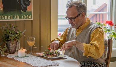 Løten Nærstasjon og Landhandleri