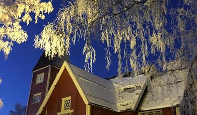 Vi synger og spiller julen inn i Øvre Vang kirke
