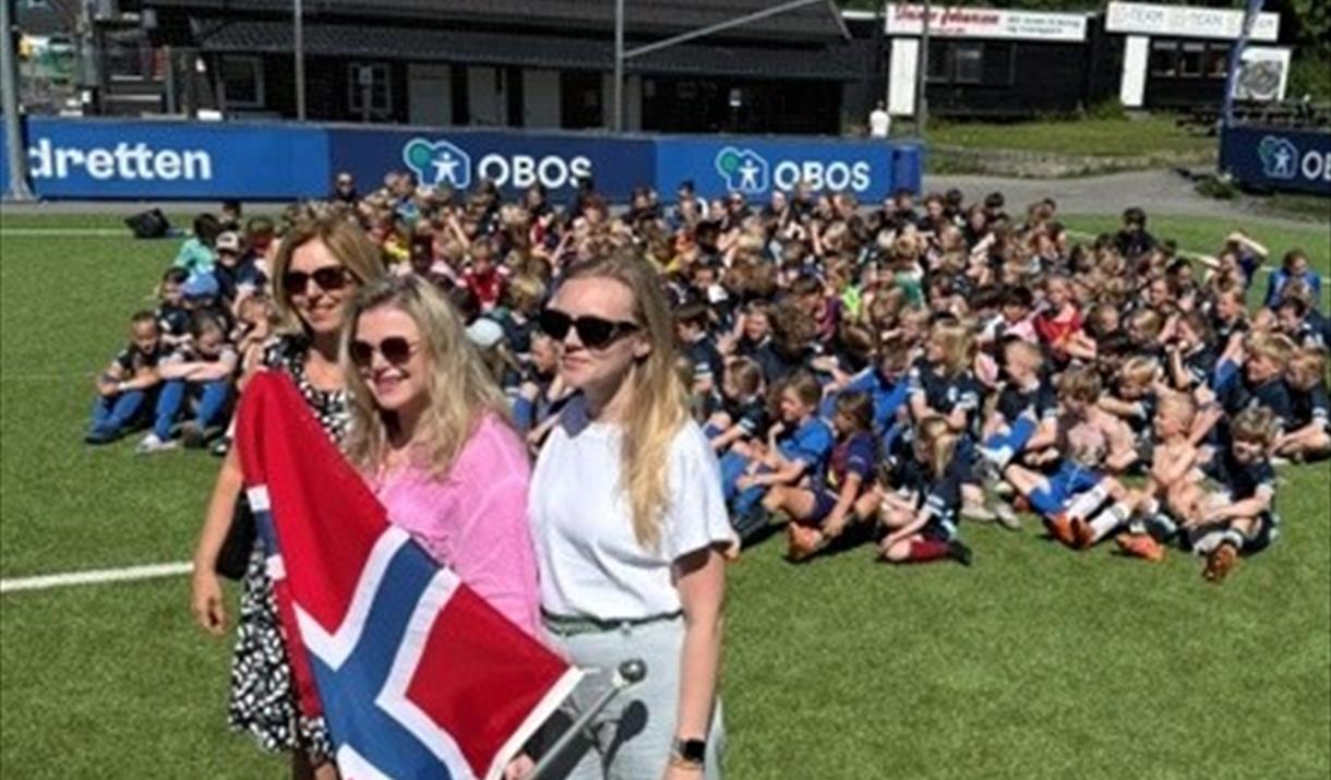 BLI MED OG RO!