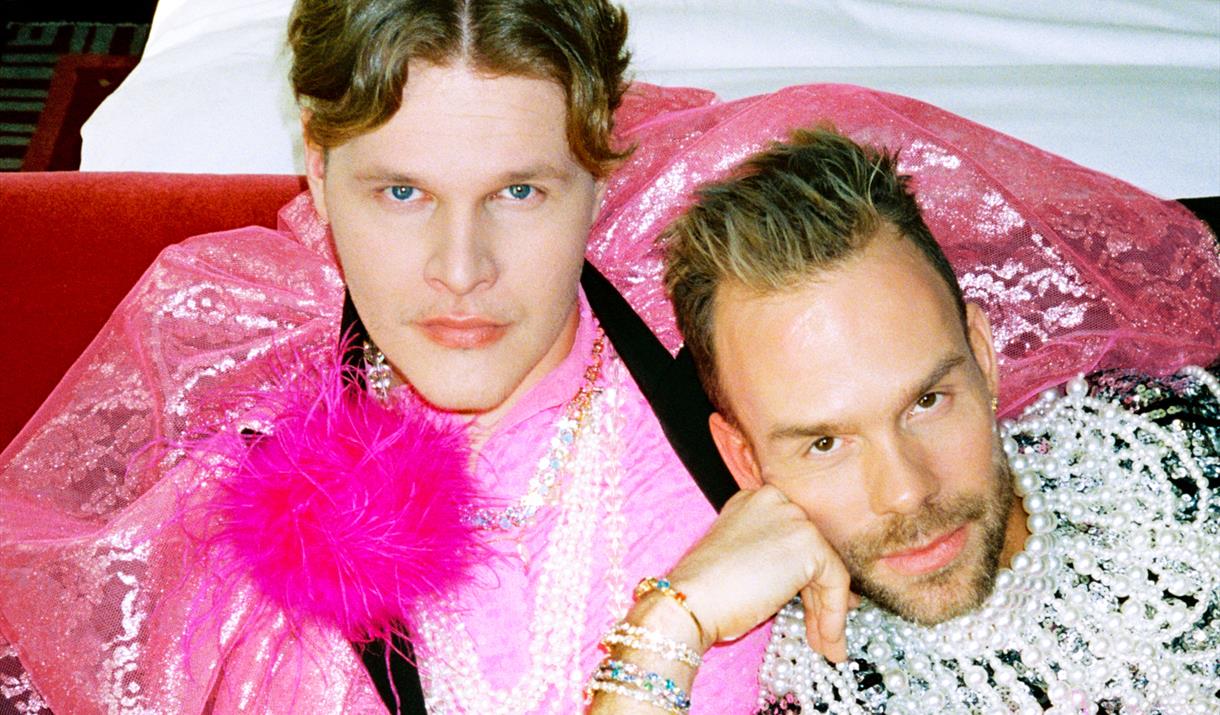 Harm & Hegseth presenterer: Glitter, K** og Sang