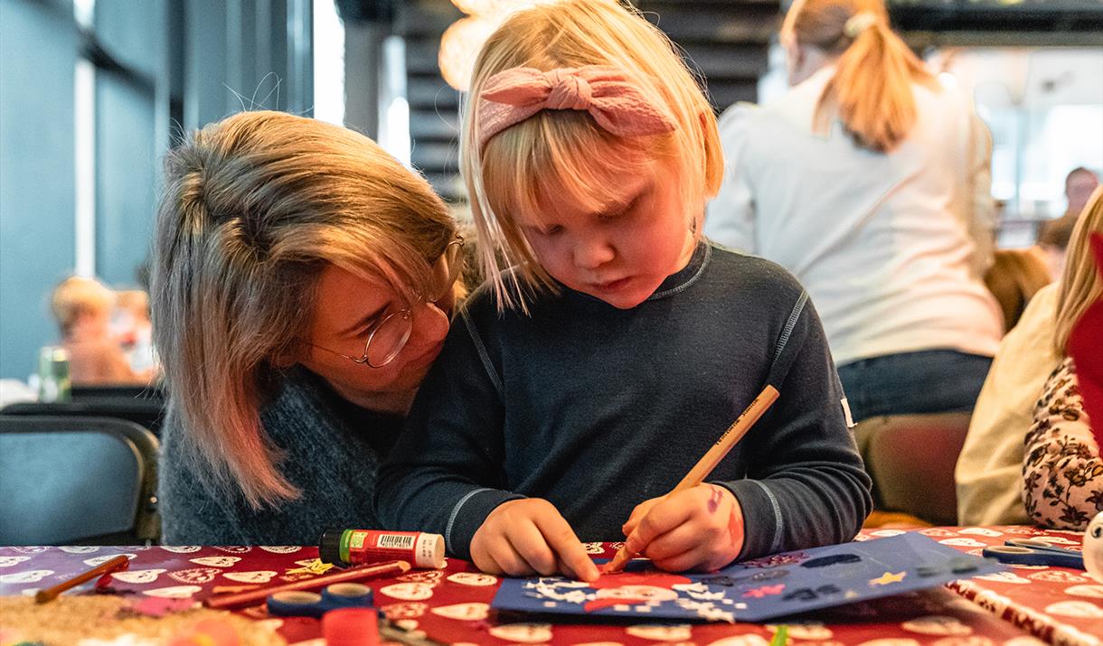 Barnas juleverksted i Kulturhuset