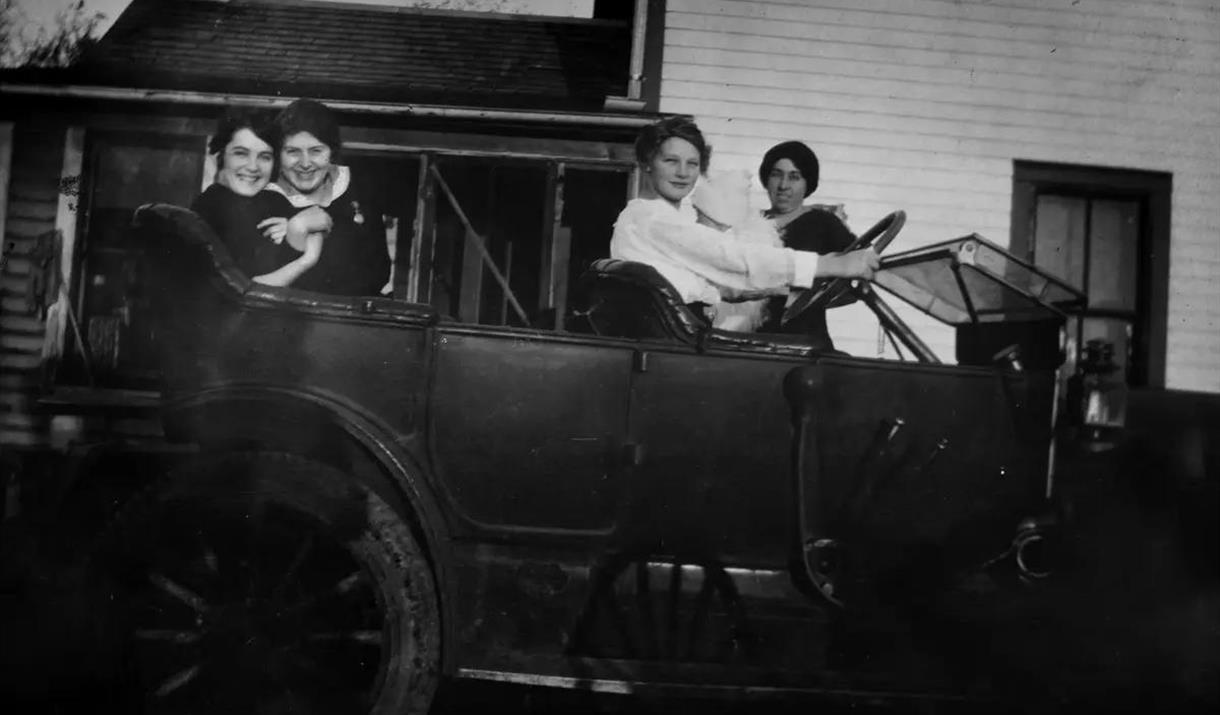 Er du hjemme nå? - En fortellerforestilling