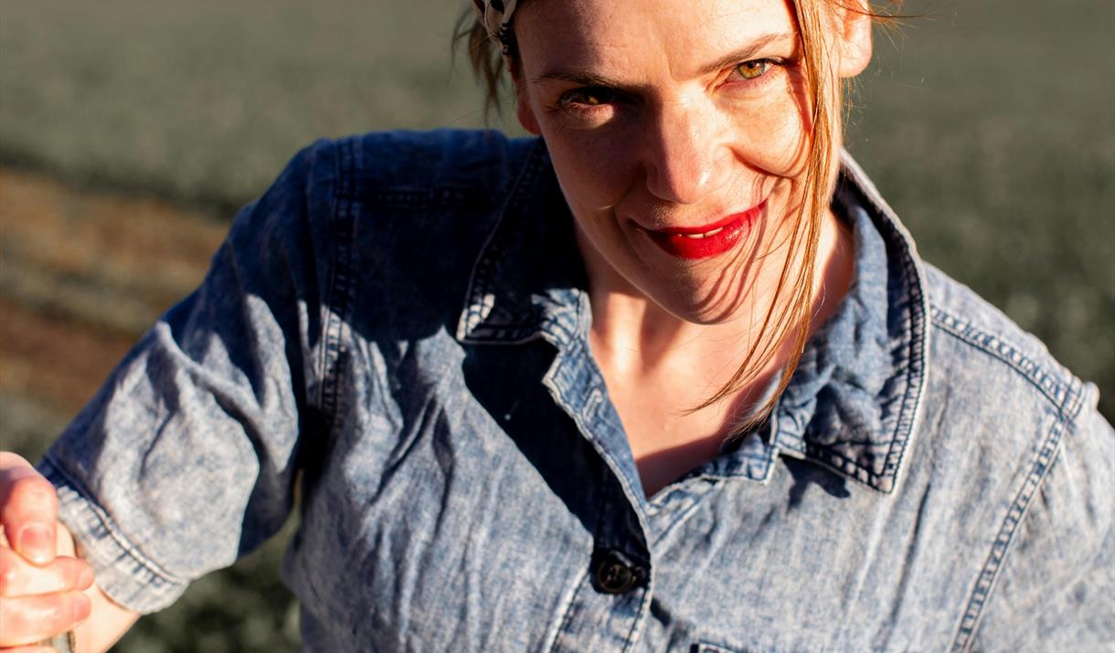 Karoline Amb presenterer Køntrikoret