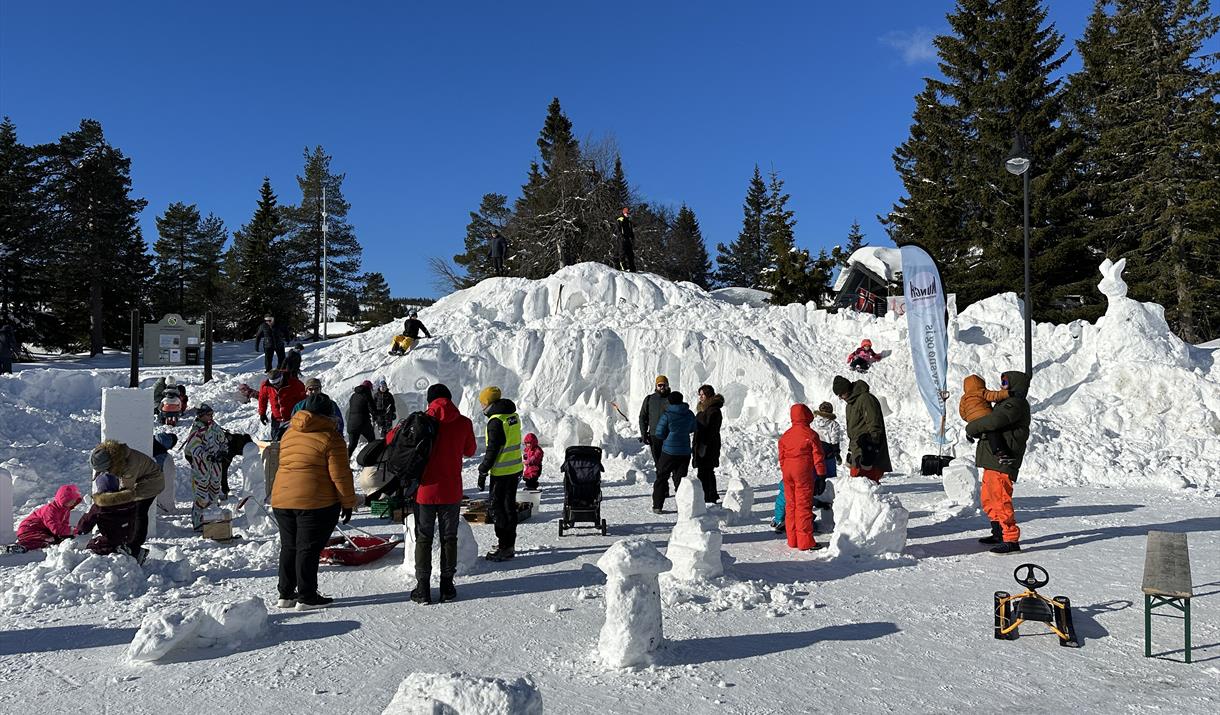 MUNCH VINTERFESTIVAL – LEK I SNØ!