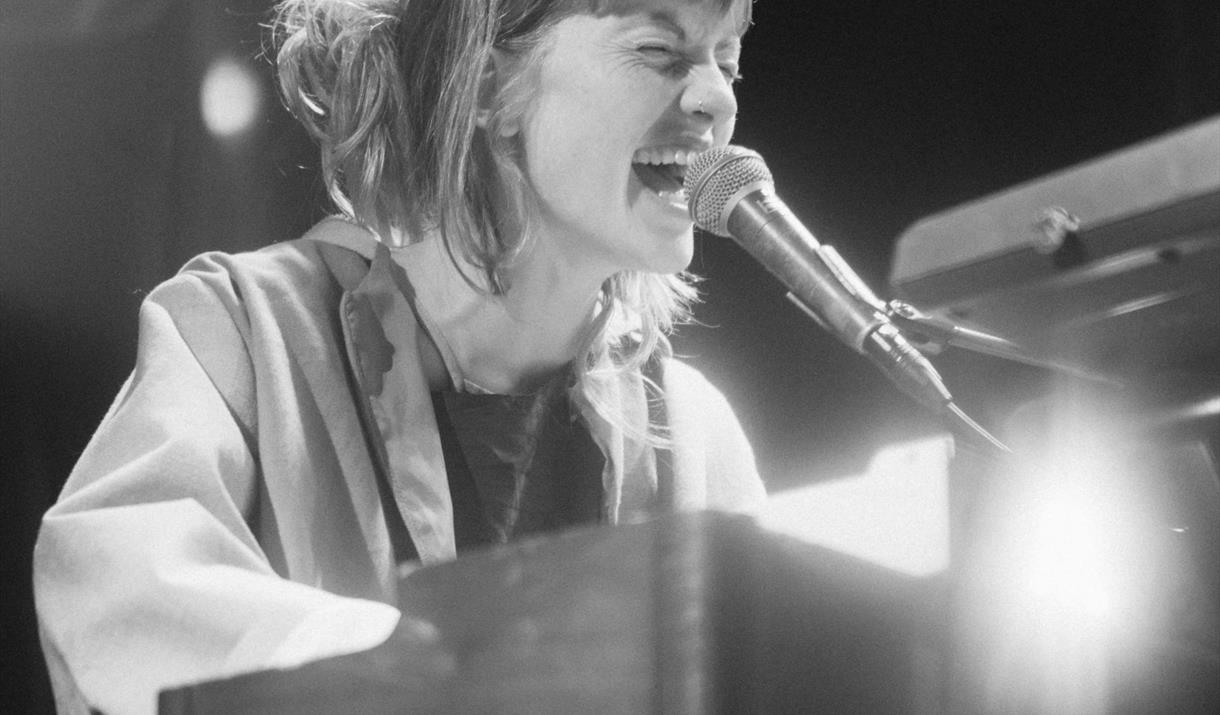 Anna Ueland – Populærmusikk for likesinnede // Hamar Jazzklubb