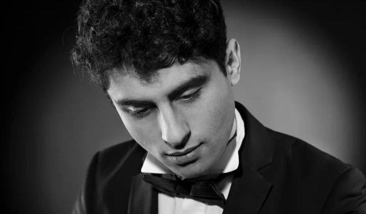 Med røtter i øst og vest