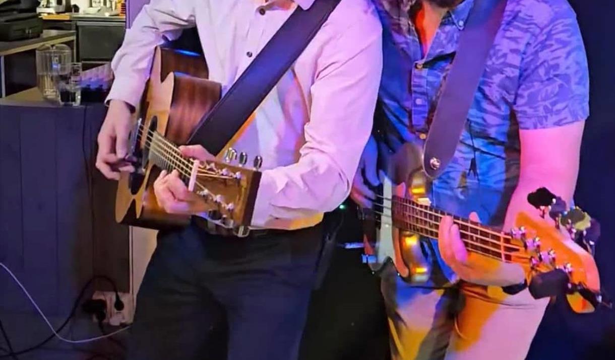 Vallset Samfunnshus - Romjulsfest 5. juledag med duoen "JaGu" fra Hamar