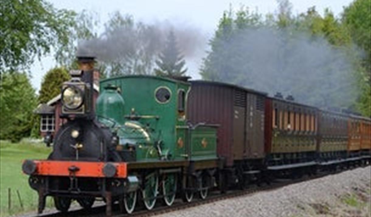 Stålvogntoget Nordmarka Rundt | Guidet togtur med historisk sus