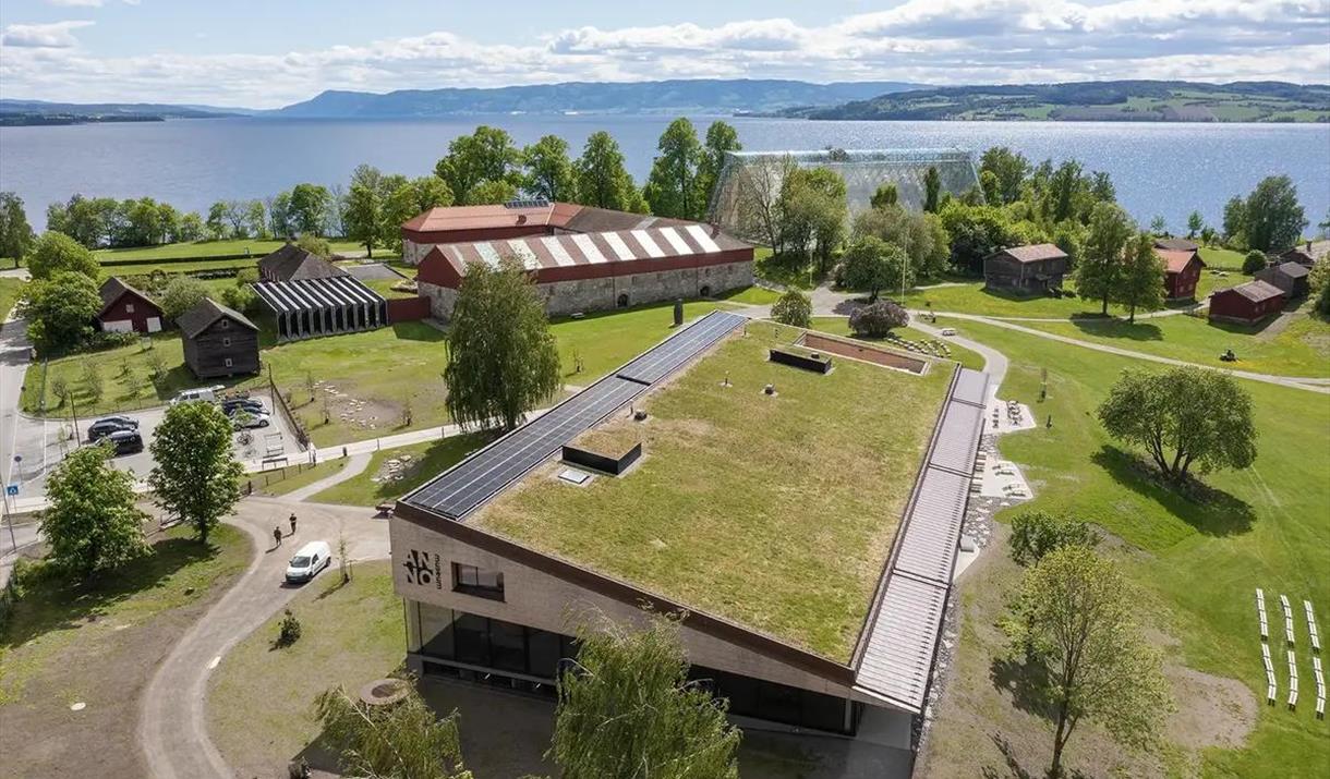 Fast omvisning i historiesenteret