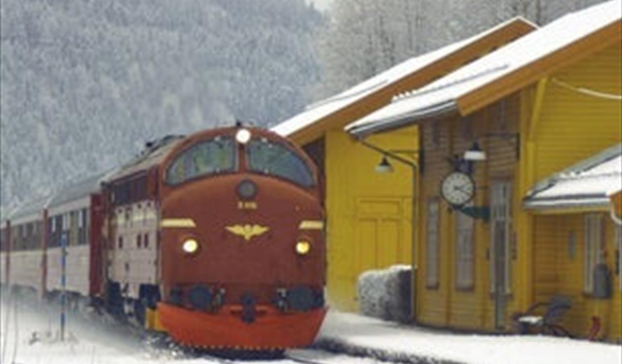 Julemagien starter med Stålvogntoget til Julemarkedet Røros