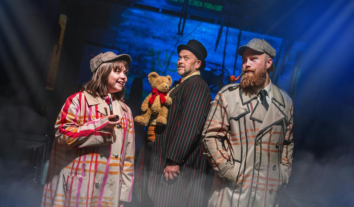 Sherlock Holmes og kosedyrmysteriet på Hamar Teater