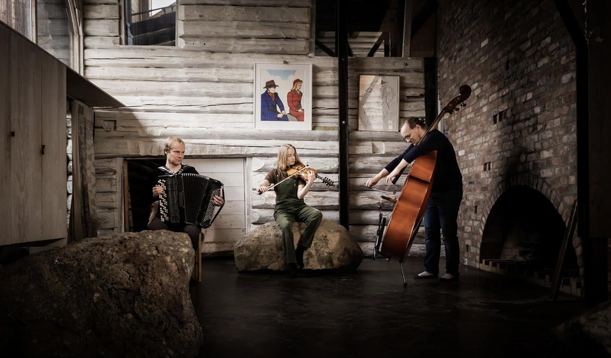 Laboratorium på Sørum gård med Sigurd Hole, Frode Haltli og Helga Myhr