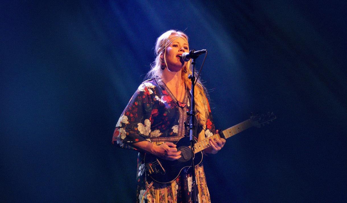 Unni Wilhelmsen – Kønnband TETT PÅ