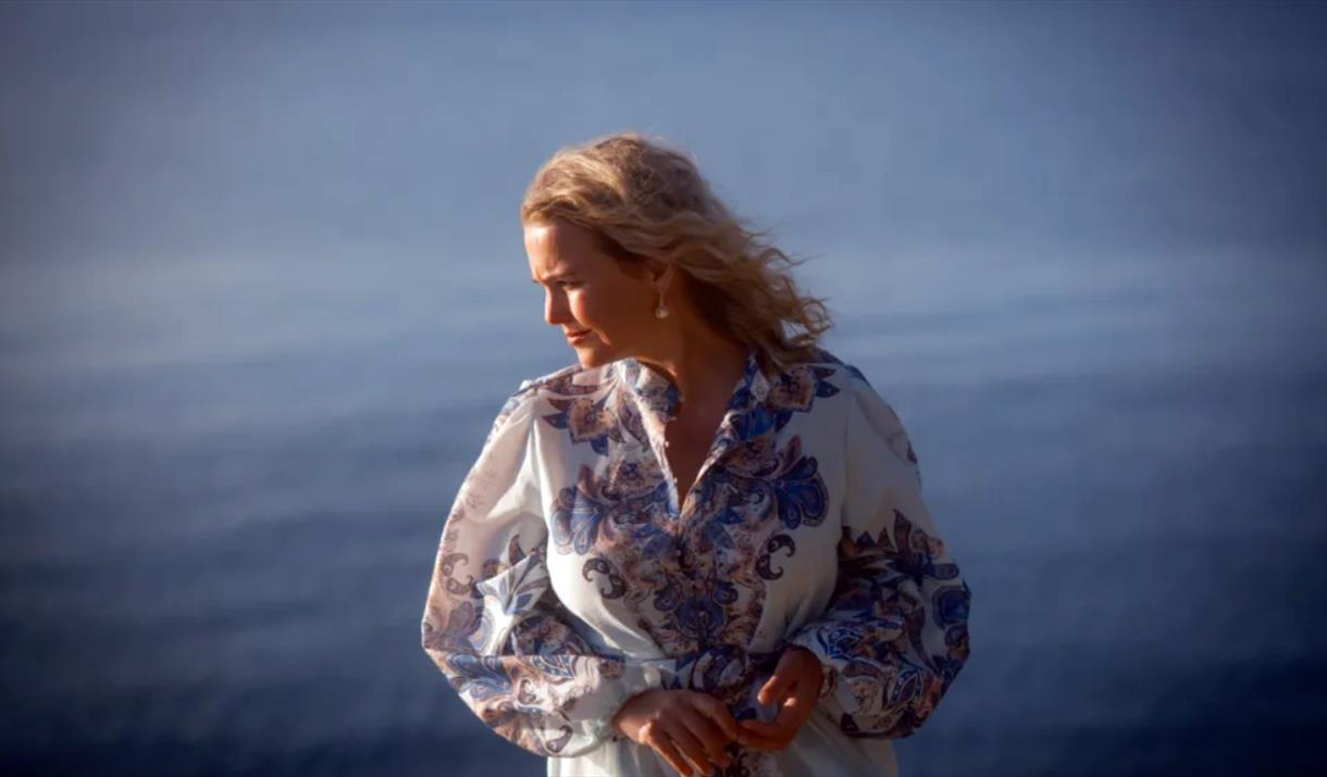 Soloppgangskonsert med Helene Bøksle